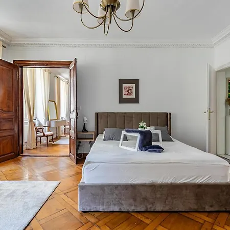 Apartament Petit Arc En Ciel *